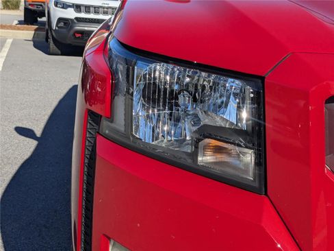 Used 2023 Nissan Frontier SV w/ SV Convenience Package image 11