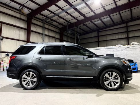 Used 2018 Ford Explorer Limited AWD/4WD image 4