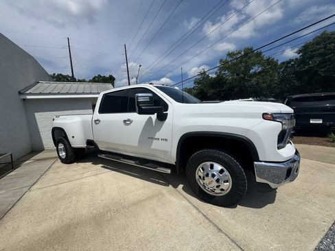 Used 2024 Chevrolet Silverado 3500 LTZ w/ LTZ Plus Package AWD/4WD image 4