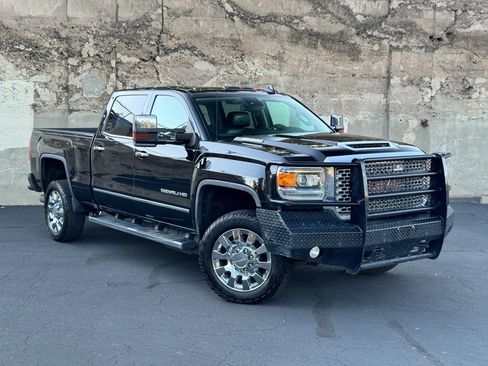 Used 2017 GMC Sierra 2500 Denali w/ Duramax Plus Package AWD/4WD image 2