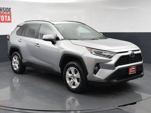Used 2021 Toyota RAV4 XLE w/ Convenience Package AWD/4WD image 6
