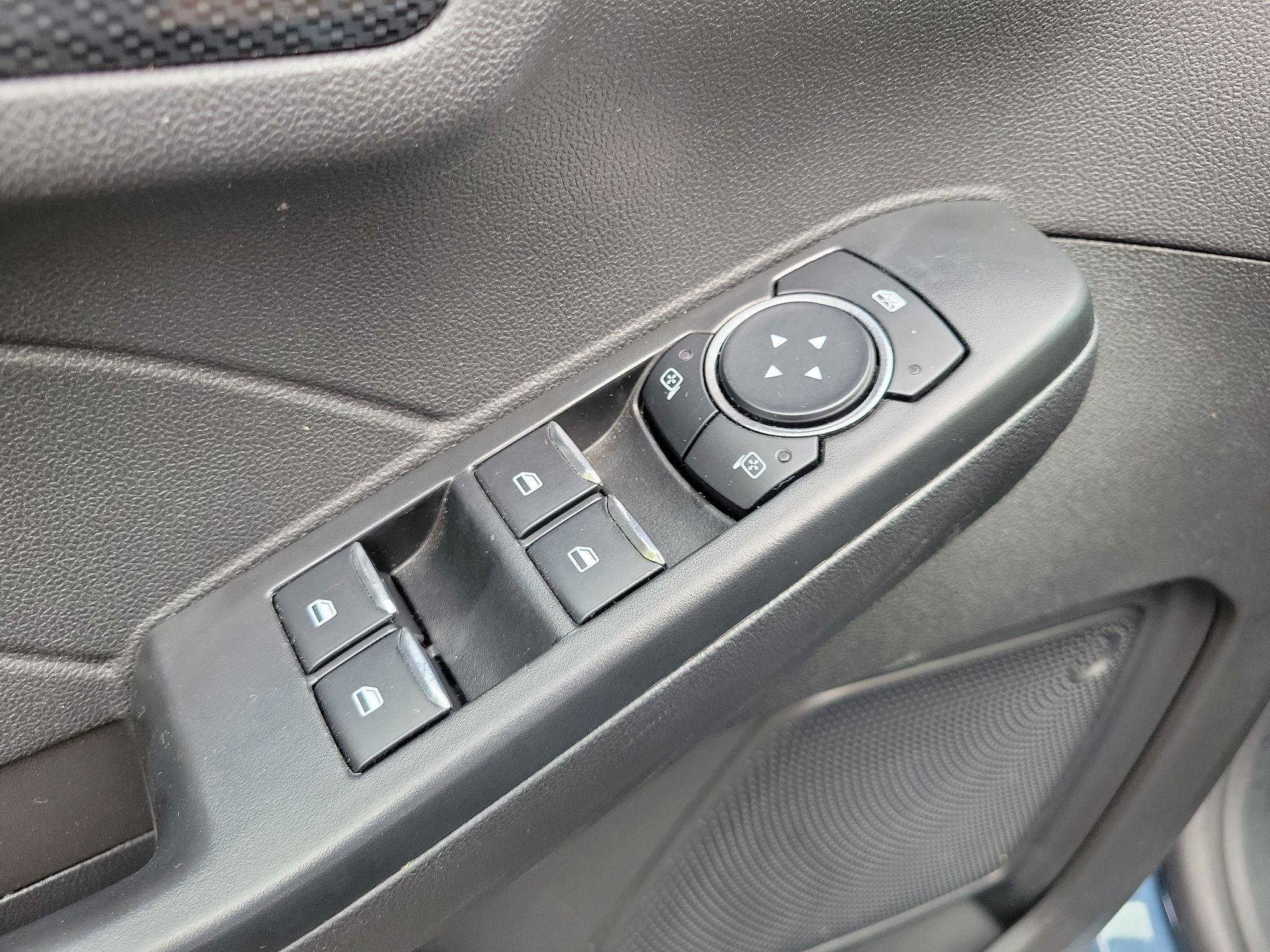 Used 2025 Ford Escape ST-Line Select AWD/4WD image 9