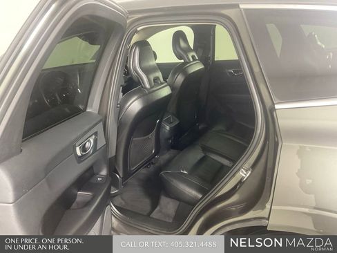 Used 2019 Volvo XC60 T5 Momentum w/ Premium Package FWD image 13