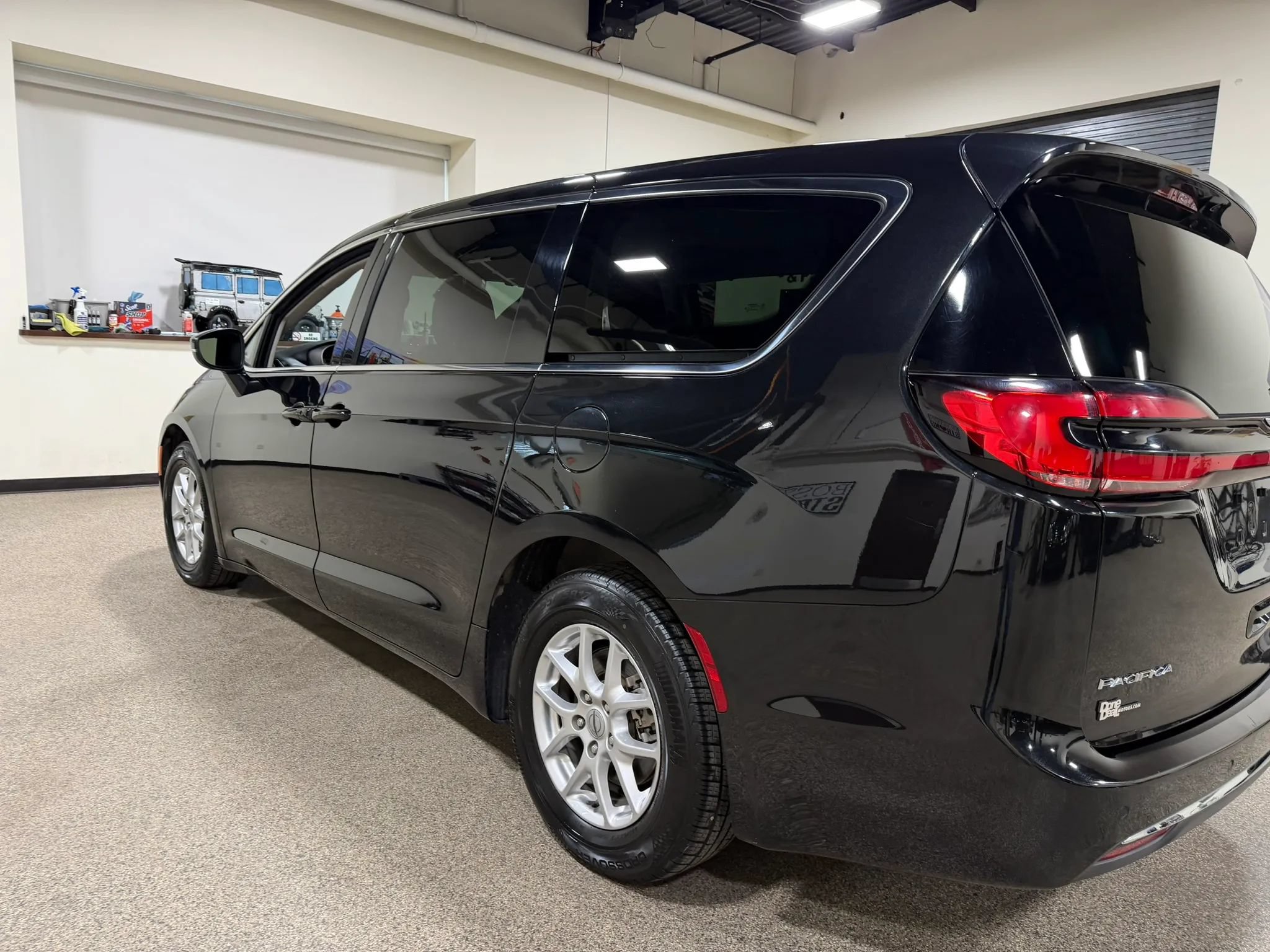 Used 2023 Chrysler Pacifica Touring-L FWD image 20