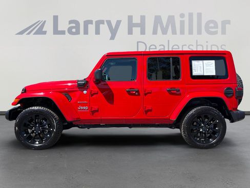 Used 2024 Jeep Wrangler Unlimited Sahara AWD/4WD image 2