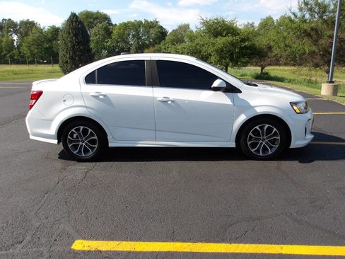 Used 2019 Chevrolet Sonic LT w/ Convenience Package FWD image 4