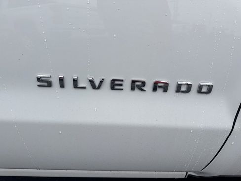 Used 2018 Chevrolet Silverado 1500 Custom w/ Custom Value Package image 17