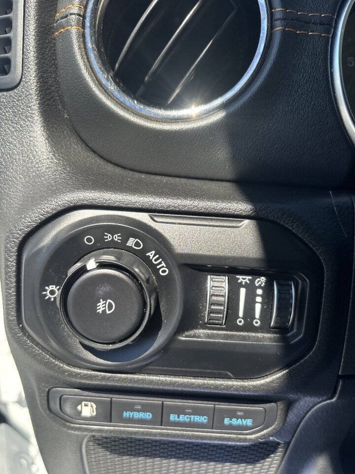 Used 2021 Jeep Wrangler Unlimited Sahara AWD/4WD image 13