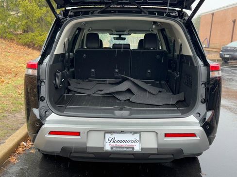 Used 2024 Nissan Pathfinder SL image 9