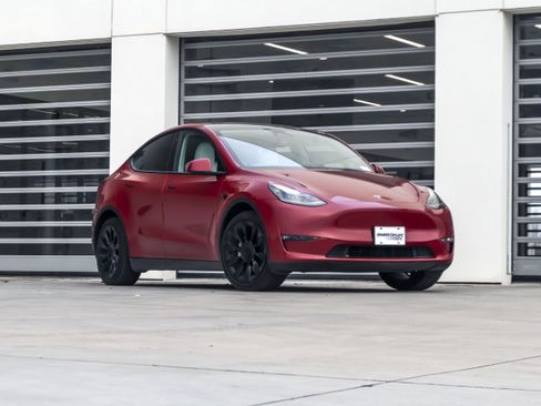 Used 2023 Tesla Model Y Long Range image 2