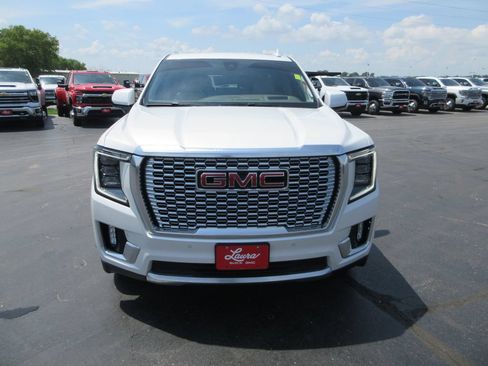 Used 2021 GMC Yukon Denali w/ Denali Ultimate Package AWD/4WD image 14