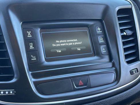 Used 2015 Chrysler 200 Limited image 28