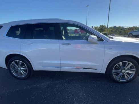 Used 2025 Cadillac XT6 Premium Luxury image 2