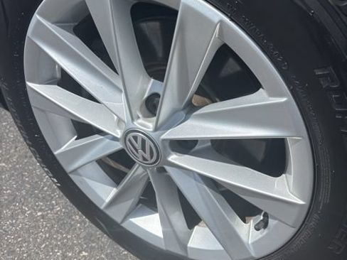 Used 2017 Volkswagen Golf Alltrack SE AWD/4WD image 12