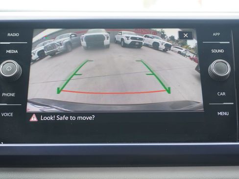 Used 2022 Volkswagen Taos SE FWD image 17