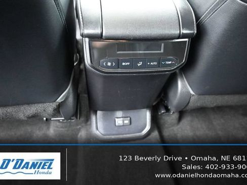 Used 2023 Toyota Highlander XLE AWD/4WD image 38