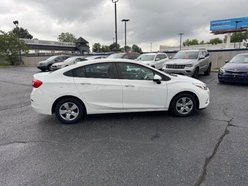 Used 2017 Chevrolet Cruze LS FWD image 5