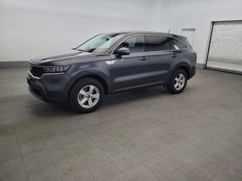 Used 2023 Kia Sorento LX AWD/4WD image 2