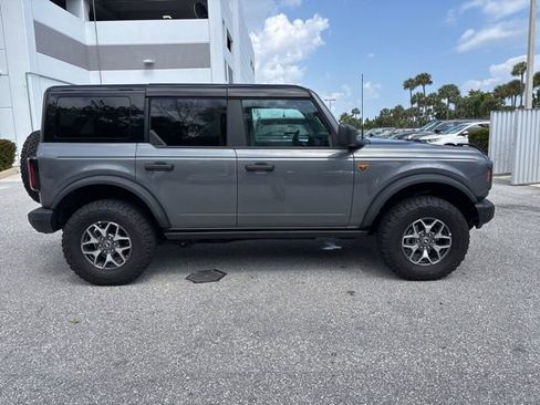 Used 2025 Ford Bronco Badlands image 2