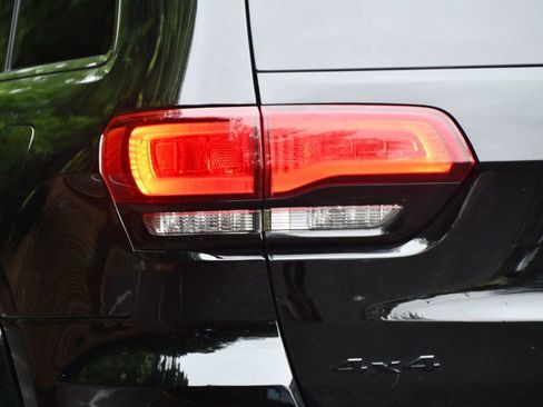 Used 2020 Jeep Grand Cherokee Altitude image 12