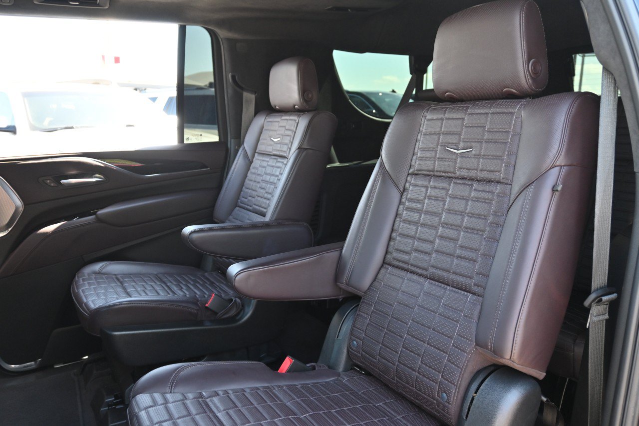 Used 2023 Cadillac Escalade ESV Sport Platinum AWD/4WD image 20