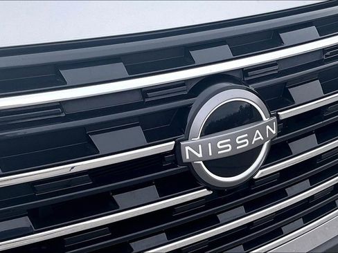 Used 2024 Nissan Rogue S image 31