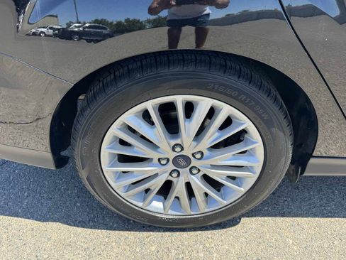 Used 2018 Ford Focus Titanium FWD image 38