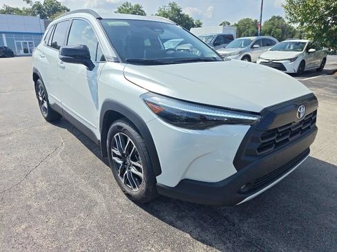 Used 2026 Toyota Corolla Cross XLE AWD/4WD image 3