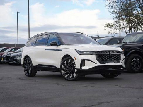 Used 2024 Lincoln Nautilus Reserve w/ Equipment Group 202A image 2