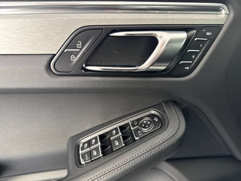Certified 2026 Porsche Macan AWD/4WD image 12