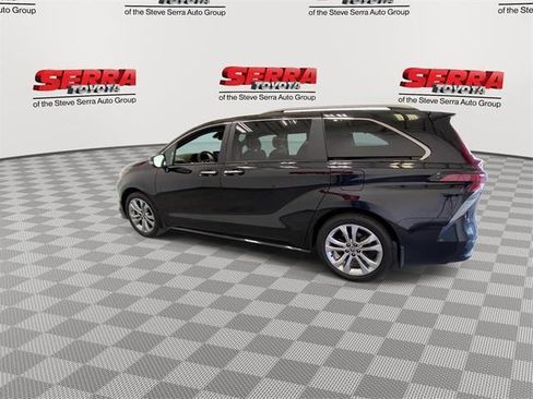 Certified 2024 Toyota Sienna Platinum image 7