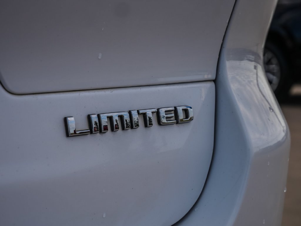Used 2022 Jeep Grand Cherokee L Limited RWD image 12