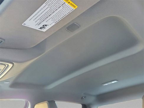 Used 2025 GMC Sierra 1500 SLT image 34