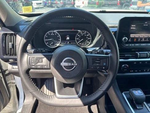 Used 2025 Nissan Pathfinder SV AWD/4WD image 11