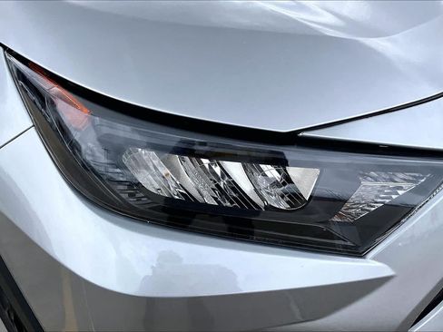 Used 2022 Toyota RAV4 LE FWD image 27