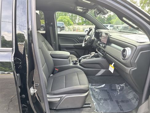 New 2025 Chevrolet Colorado LT image 30