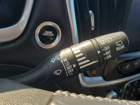 Used 2020 Chevrolet Traverse LT FWD image 14