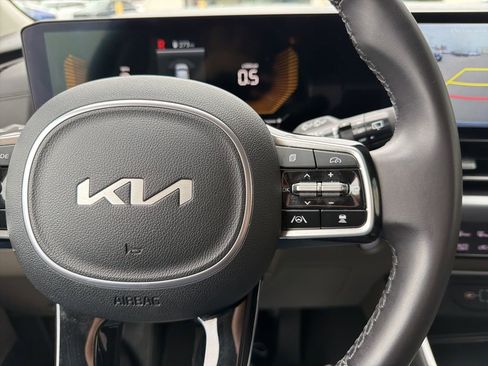 Certified 2025 Kia Carnival image 35