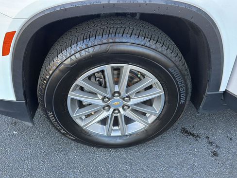 Used 2023 Chevrolet Traverse LT image 30