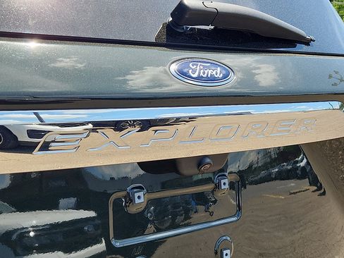 Used 2023 Ford Explorer XLT w/ Equipment Group 202A AWD/4WD image 29