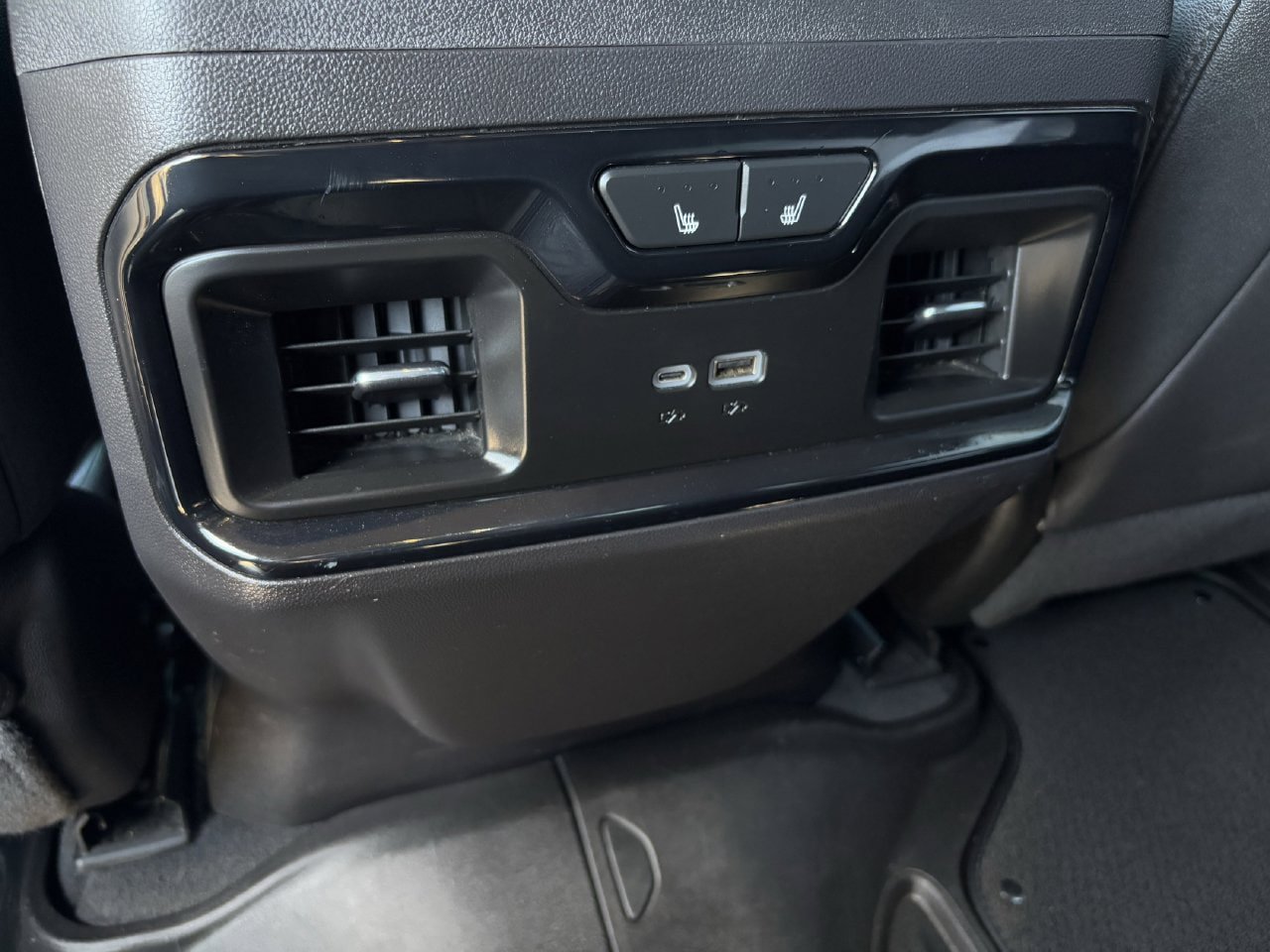 Used 2024 GMC Sierra 1500 AT4 w/ Technology Package AWD/4WD image 22
