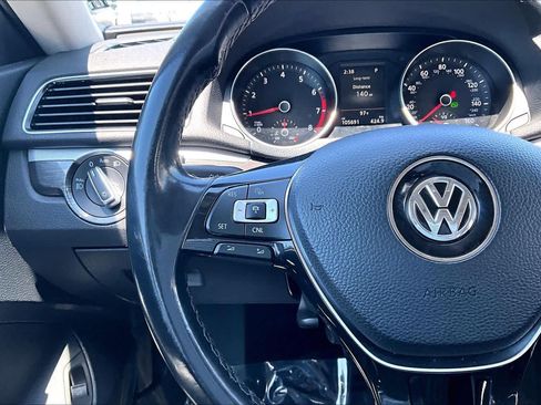 Used 2018 Volkswagen Passat 2.0T SE FWD image 23