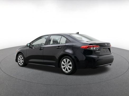 Used 2025 Toyota Corolla LE FWD image 7