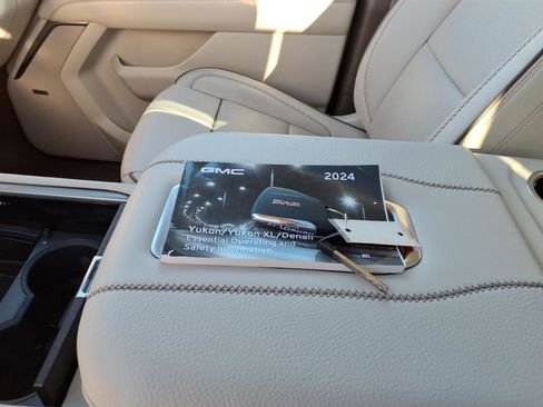 Used 2024 GMC Yukon XL Denali image 18