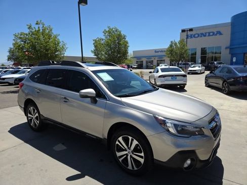 Used 2018 Subaru Outback 3.6R Limited AWD/4WD image 3