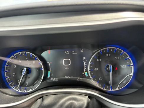 Used 2024 Chrysler Pacifica Touring-L FWD image 15