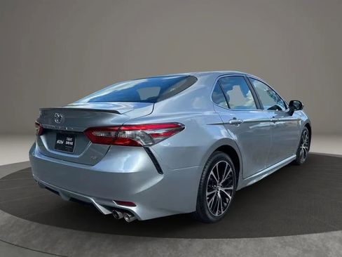 Used 2018 Toyota Camry SE w/ Convenience Package FWD image 4