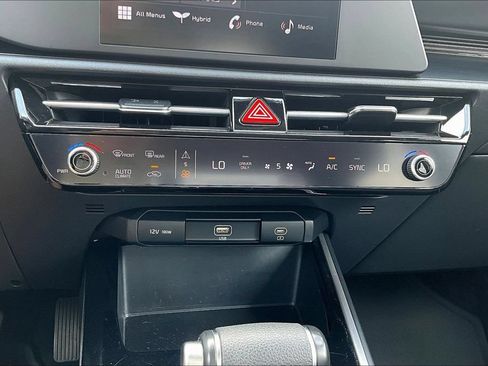 Used 2025 Kia Niro LX FWD image 16