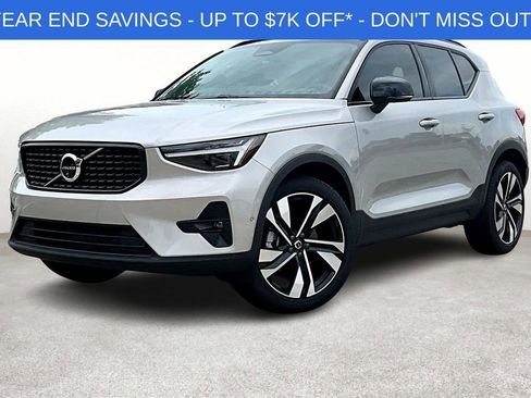 Used 2025 Volvo XC40 B5 Ultra w/ Protection Package Premier image 2