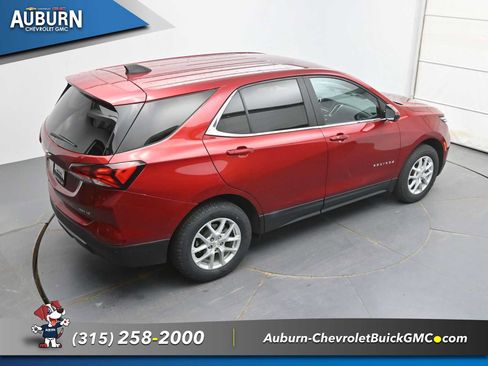 Used 2023 Chevrolet Equinox LT image 30
